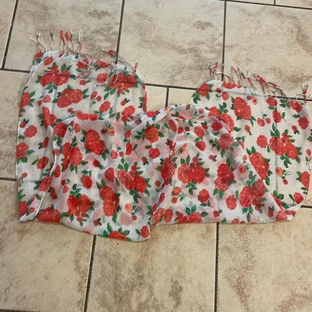 Rose scarf - Picture 2 of 3